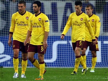 Dẫn trước 2 bàn, Arsenal vẫn chia điểm với Schalke 04 - 1 Arsenal dẫn trước 2 bàn nhưng vẫn chỉ có 1 điểm