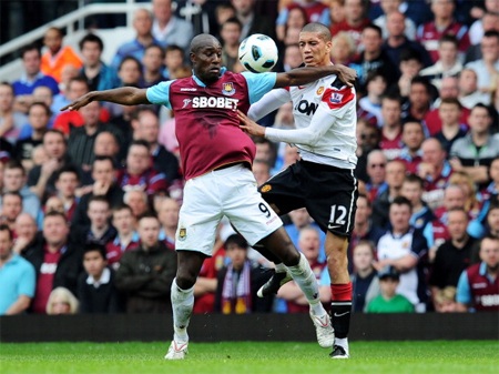 Tuyến tiền vệ đang bỏ rơi hàng thủ của MU