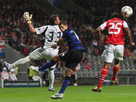 Ngược dòng hạ Braga, MU sớm giành vé vào vòng knock-out - 2 Sau phút đầu bỡ ngỡ, Braga nhanh chóng chiếm lĩnh lại thế trận