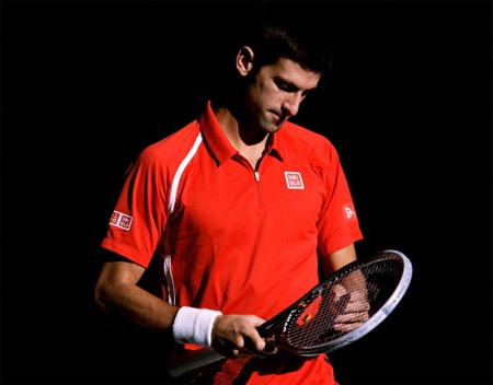 Djokovic thua sốc ngay trận đầu ra quân - 1 Djokovic đã có một trận đấu khá buồn