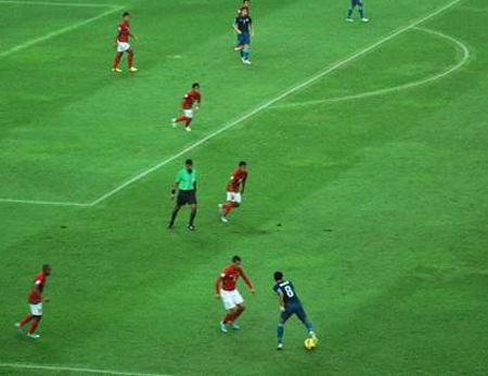 "Messi xứ vạn đảo" tỏa sáng, Indonesia đánh bại Singapore - 2 Trời mưa phần nào cũng ảnh hưởng xấu tới trận đấu