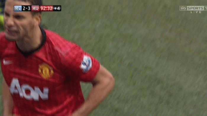 Rio Ferdinand “chê” CĐV Man City ném đồng xu quá bé - 1 Rio Ferdinand “chê” CĐV Man City ném đồng xu quá bé