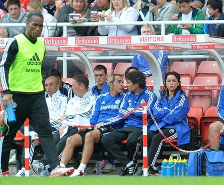 John Obi Mikel ngắm trộm “cô bác sỹ xinh đẹp” của Chelsea - 2 John Obi Mikel ngắm trộm “cô bác sỹ xinh đẹp” của Chelsea