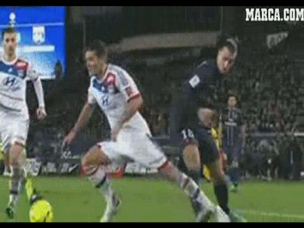 Jack Wilshere, nạn nhân mới của những pha vào bóng ghê rợn - 3 Jack Wilshere, nạn nhân mới của những pha vào bóng ghê rợn
