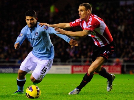 Man City thua Sunderland: Máu rơi, mồ hôi đổ và nước mắt lăn dài - 2 Man City giờ kém Man Utd tới 7 điểm