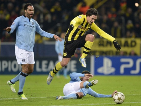 Man City, Chelsea rời Champions League: Sảy chân hay sự thoái trào? - 3 Man City hay Chelsea chỉ nhăm nhe đi mua cầu thủ mà không thật coi trọng khâu đào tạo trẻ