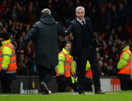 Đoàn quân của Pardew cố gắng nhưng chưa thể có điểm trước MU