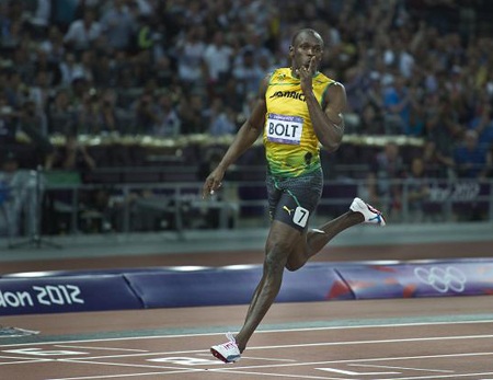 Usan Bolt và chiến thắng đầy ấn tượng trên đường đua 100m
