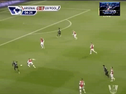 Walcott ghi bàn giúp Arsenal gỡ hòa trước Liverpool