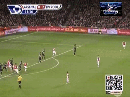 Walcott ghi bàn giúp Arsenal gỡ hòa trước Liverpool