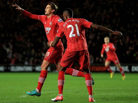 Gaston Ramires sớm được Southampton vượt lên dẫn trước Arsenal