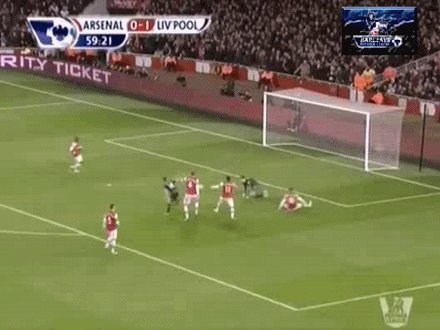 Walcott ghi bàn giúp Arsenal gỡ hòa trước Liverpool