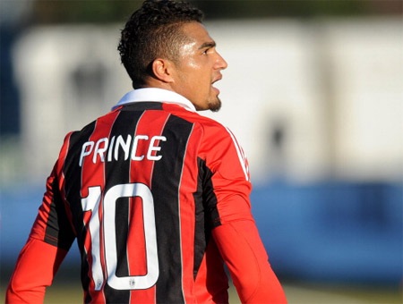 AC Milan bỏ dở trận giao hữu vì phân biệt chủng tộc - 1 Boateng đã đưa ra phản ứng mạnh mẽ khi bị miệt thị