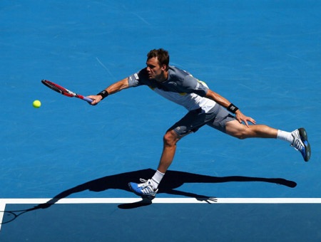 Đối thủ đầu tiên của Djokovic tại Úc mở rộng 2013 là Paul-Henri Mathieu, anh đã thắng 6-2 6-4 7-5