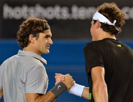 Federer, Murray ghi danh vào vòng tứ kết - 2 Raomic để lại ấn tượng mạnh với những cú giao bóng có tốc độ cao