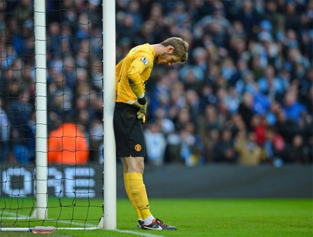 MU rao bán De Gea: Nhân vô thập toàn - 1 De Gea đang bị chỉ trích mạnh mẽ từ báo giới Anh