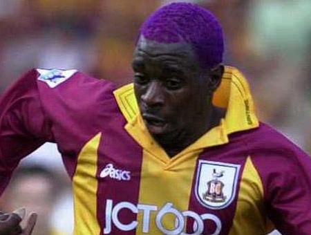 Mái tóc độc, màu cũng độc của Jamie Lawrance, cựu cầu thủ của Watford