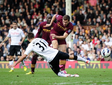 Man City cần thể hiện sức mạnh đúng với vị thế của nhà ĐKVĐ