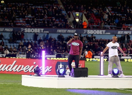 Các CĐV West Ham sẵn sàn cho việc đón tiếp MU