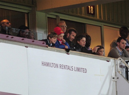 David Beckham bất ngờ xuất hiện trên khán đài Upton Park
