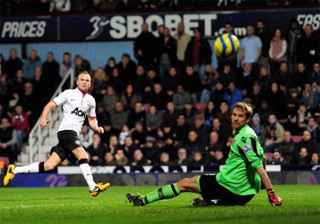 David Beckham bất ngờ xuất hiện trên khán đài Upton Park