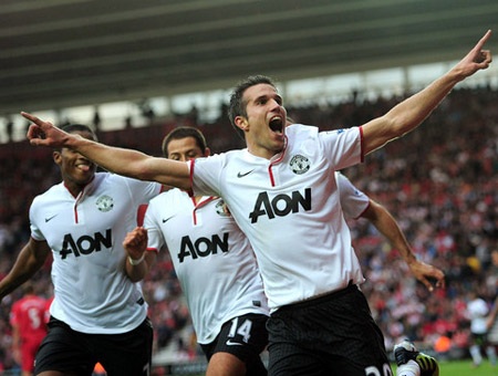 MU - Southampton: Bứt phá độc chiếm ngôi đầu - 2 Hồi đầu mùa, Van Persie đã có một cú hattrick giúp MU đè bẹp Southampton