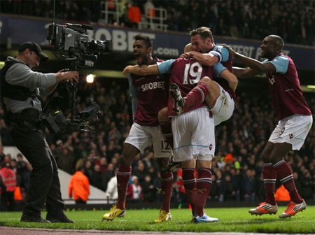 West Ham từ việc bị dẫn bàn giờ đã trở thành đội dẫn ngược lại