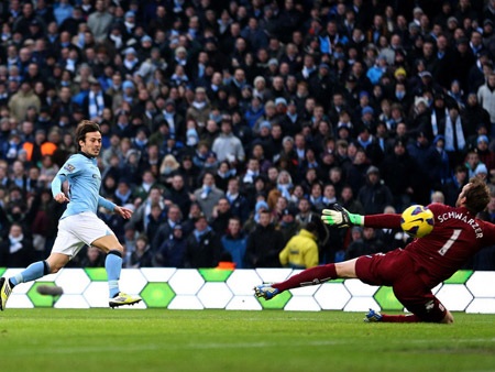 Silva giúp Man City vượt lên dẫn trước Fulham ngay từ phút thứ 2
