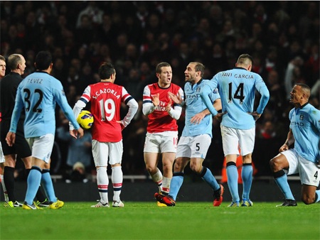 Milner giúp đội chủ nhà vượt lên