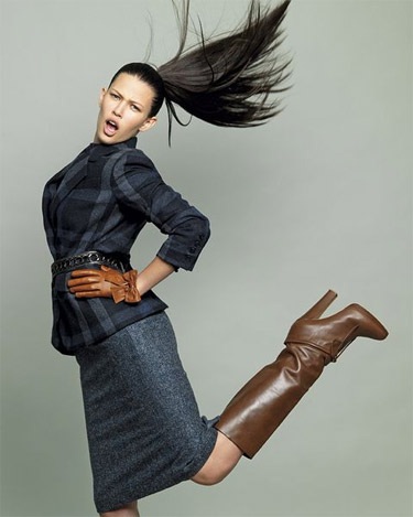 Nhan sắc của “chân dài” làm tan vỡ trái tim Alexis Sanchez - 13 Phù Sa