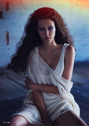 Nhan sắc của “chân dài” làm tan vỡ trái tim Alexis Sanchez - 15 Phù Sa