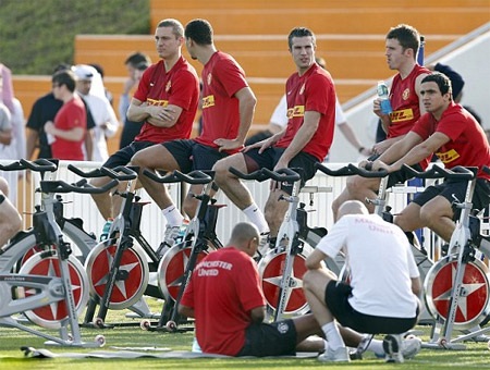 Không lâu sau khi có mặt tại Doha, MU bắt tay ngay vào tập luyện