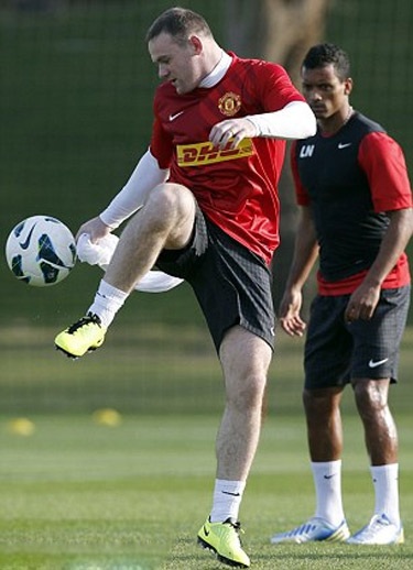 Quỷ đỏ cũng tiến hành tập luyện nhẹ trên sân trước khi về lại khách sạn