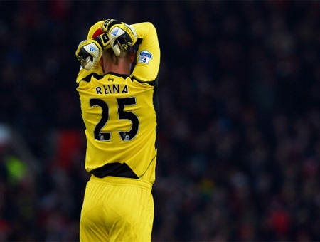 Sự thất vọng của Reina khi đội bóng của anh tiếp tục thua MU lần thứ 2 trong mùa giải năm nay