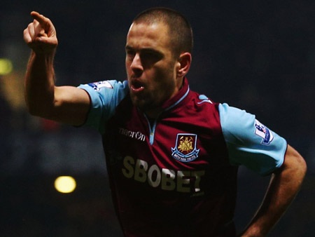 Joe Coe giúp West Ham có bàn gỡ hòa 1-1 và giữ lại 1 điểm