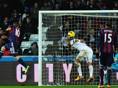 Joe Coe giúp West Ham có bàn gỡ hòa 1-1 và giữ lại 1 điểm