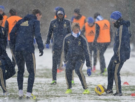 Tuyết rơi ảnh hưởng rất nhiều tới việc tập luyện và thi đấu của các đội