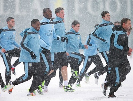 Buổi tập của Aston Villa tại Birmingham khá khó khăn