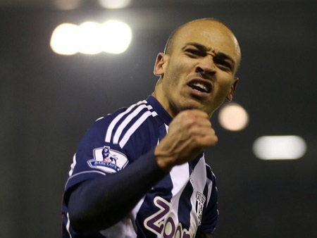 Odemwingie sung sướng khi ghi bàn giúp đội chủ nhà West Brom gỡ hòa 2-2 trước Aston Villa