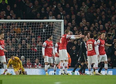 Các cầu thủ Arsenal đổ lỗi cho nhau về bàn thua