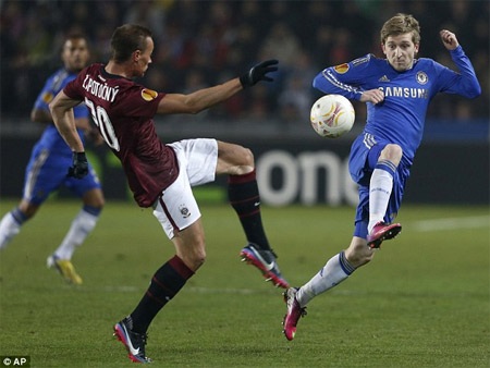 Oscar giúp Chelsea có lợi thế trước Sparta Prague - 2 Benitez tung ra sân đội hình với nhiều cầu thủ dự bị