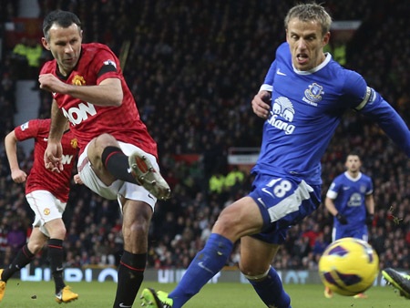 Giggs mở tỷ số trong trận giữa MU và  Everton