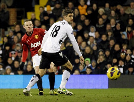 Rooney cũng tỏ bỏ lỡ vài cơ hội ghi bàn ngon ăn