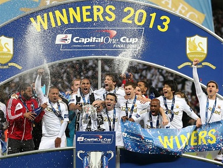 Swansea lần đầu tiên vô địch League Cup - 1 Swansea đã trở thành đội vô địch League Cup 2013