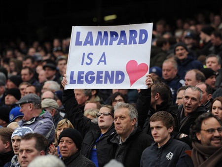 CĐV Chelsea vẫn nhiệt tình ủng hộ Lampard