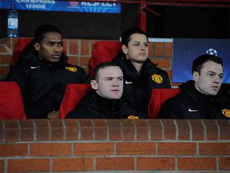 Rooney bất ngờ bị Alex Ferguson cất trên băng ghế dự bị