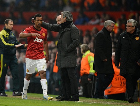 Mourinho cũng chia sẻ sự ấm ức của tiền vệ đồng hương