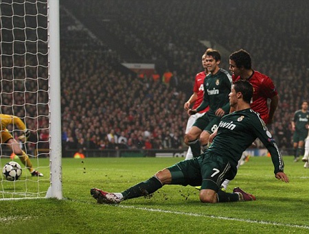 Không lâu sau, Ronaldo ghi bàn thứ 2 cho đội khách