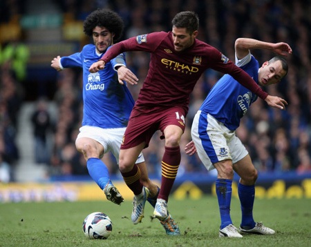 Man City cố gắng đẩy cao đội hình tấn công, nhưng lối chơi đội khách khá đơn điệu