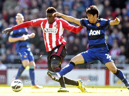 Nhờ hậu vệ Sunderland “giúp sức”, MU giành trọn 3 điểm - 2 Ferguson đã tung ra đội hình với nhiều cầu thủ ở đội hình chính